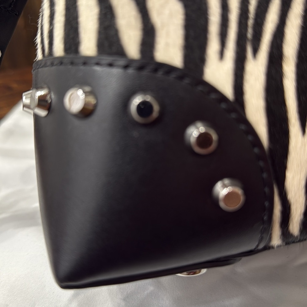 MICHAEL KORS Mercer Gallery Satchel Bucket - Picture 11 of 15